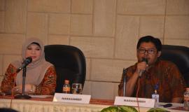 Narasumber Kementerian PANRB, Nadhimah, didampingi moderator Kasubang Kepegawaian dan Organisasi, Suparyono