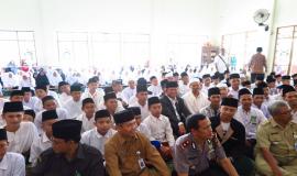 Menteri Komunikasi dan Informatika (Rudiantara) dan Pengasuh Pondok Pesantren Al Mumtaz besama Wakil Bupati beserta anggotanya (21/5) Gunung Kidul Jogjakarta.