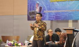 Johan Pandores, Kepala Seksi Impor 4, Direktorat Teknis Kepabeanan, Kantor Pusat Ditjen Bea dan Cukai saat memberikan paparan pada acara Temu Vendor di Bogor (11/7).