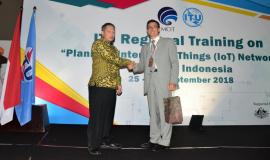 Direktur Standardisasi (Moch.Hadiyana) Bersama Narasumber Pelatihan ITU Regional Bandung 25/9 2018