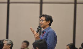 Salah satu peserta yang mengajukan pertanyaan kepada narasumber pada kegiatan Workshop IoT dan Smart City, Bali (15/11).