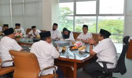 Dirjen SDPPI Ismail mempimpin rapat kerja setelah melakukan upacara peringatan Hari Pahlawan di  Balai Monitor Kelas I Bandung (10/11).