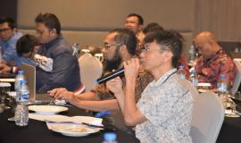  Salah Satu Peserta Undangan Workshop Penguatan Kompentensi Penilaian  Kesesuaian Alat Perangkat Telekomunikasi mengajukan pertanyaan kepada para Narasumber 6/3 2019
