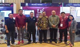 Selesai menutup acara secara resmi, Dirjen SDPPI Ismail melakukan booth visit yang ikut serta pada kegiatan Indonesia Telecommunication Type Approval (ITTA) Expo 2019 di Semarang (30/4).