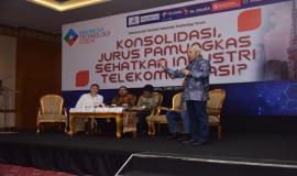 Ketua Dewan Pengawas Asosiasi Penyelenggara Telekomunikasi Seluruh Indonesia (ATSI) Muhammad Buldansyah memberikan paparannya pada acara Talkshow dan Seminar Indonesia Technology Forum di Jakarta, Rabu (2/5).