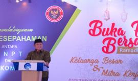 Sambutan oleh Menteri Komunikasi dan Informatika Rudiantara pada acara Buka Puasa bersama Keluarga Besar dan Mitra Kerja Kemkominfo di Jakarta (8/4).