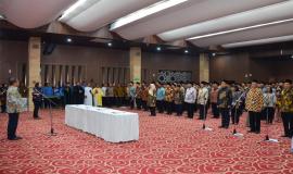 Menteri Komunikasi dan Informatika Rudiantara memberikan sambutan dan arahan kepada pejabat eselon II, III dan IV pada acara pelantikan pejabat di lingkungan Kemkominfo di Jakarta (19/6).
