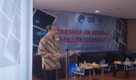 Hendra Gunawan – Ketua Umum Asosiasi Satelit Indonesia (ASSI) memberikan paparan pada kegiatan pada kegiatan Workshop on Advances in Satellite Technologies di Jakarta (25/7).