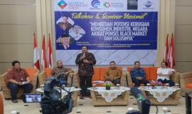 Dirjen SDPPI Ismail memberikan paparan pada kegiatan Talkshow dan Seminar Nasional Indonesia Technology Forum di Jakarta (2/8).