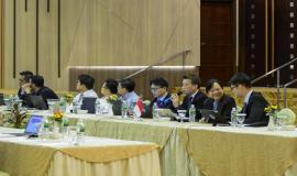 Delegasi Singapura berdiskusi terkait paparan regulasi update dari Indonesia pada kegiatan Border Communication Coordination Meeting-19 di Batam (28/8).