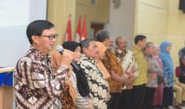 Salah satu perwakilan Purnabakti memberikan kesan dan pesannya mewakili para purnabakti lainnya pada acara Pelepasan Purnabakti Kominfo di Jakarta (27/12).