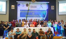 Foto bersama peserta sosialisasi Sosialisasi Layanan Loket Maritime On The Spot (MOTS) dan Sertifikasi Bagi Nelayan (SRC&LRC),Manado (25/2/2020). Sebanyak 8 ISR Kapal laut  diserahkan dalam pada sosialisasi tersebut.