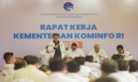 Kepala Badan Penelitian dan Pengembangan Sumber Daya Manusia (Kepala BALITBANG SDM) Basuki Yusuf Iskandar memaparkan rencana kerja BALITBANG SDM tahun 2020-2024 pada kegiatan Rapat Kerja Kemkominfo RI di Labuan Bajo, Nusa Tenggara Timur (4/3).