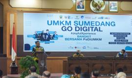 Sambutan dan Pembukaan kegiatan UMKM Sumedang Go Digital secara resmi oleh Bupati Sumedang Dony Ahmad Munir yang berlangsung di Sumedang (10/4/2021).