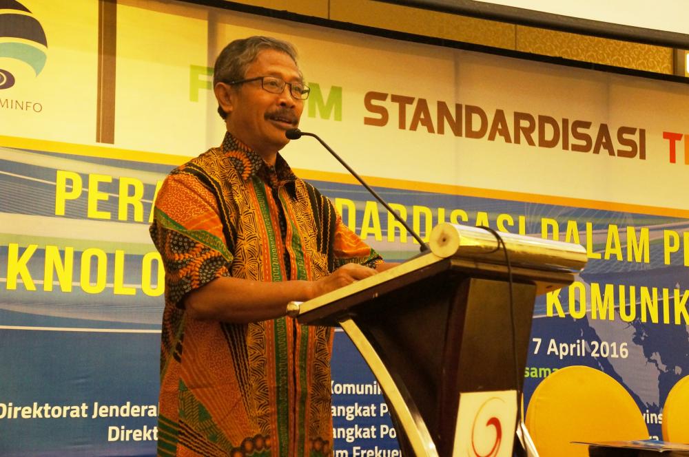 Direktur Standardisasi, Bambang Suseno memberikan sambutan pada forum standardisasi Teknologi informasi dan Komunikasi di Kendari, selasa (7/5)