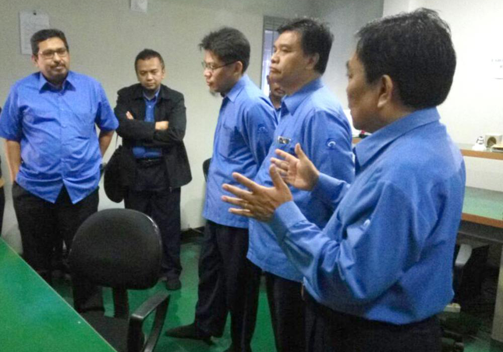 Dirjen SDPPI Ismail (kiri) Kunjungi BBPPT di Bekasi,BBPPT merupakan UPT Ditjen SDPPI  yang berwenang dalam melakukan pengujian perangkat telekomunikasi yang dijual dan digunakan di Indonesia, meliputi perangkat/alat berbasis radio, non radio, EMC, kemudian melayani kalibrasi perangkat telekomunikasi dan jasa penyewaan alat.