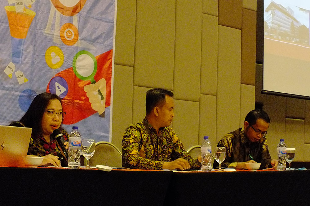 Ilustrasi: Kasubag Perbendaharaan, Bagian Keuangan, Setditjen SDPPI, Elist Sasi Setiantiningrum (kiri) dalam FGD mengenai langkah-langkah strategis pelaksanaan anggaran di Sentul, Bogor, Jawa Barat, Selasa (9/10/2018).