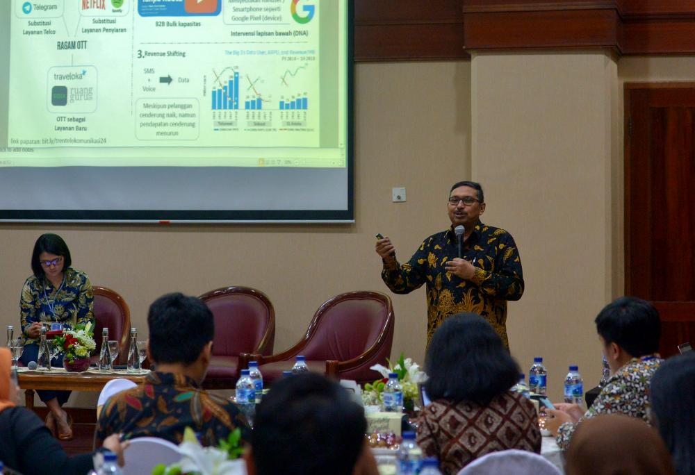 Dirjen SDPPI, Ismail menjadi narasumber dalam kegiatan Sharing Industri Telekomunikasi di Bank Mandiri Jakarta