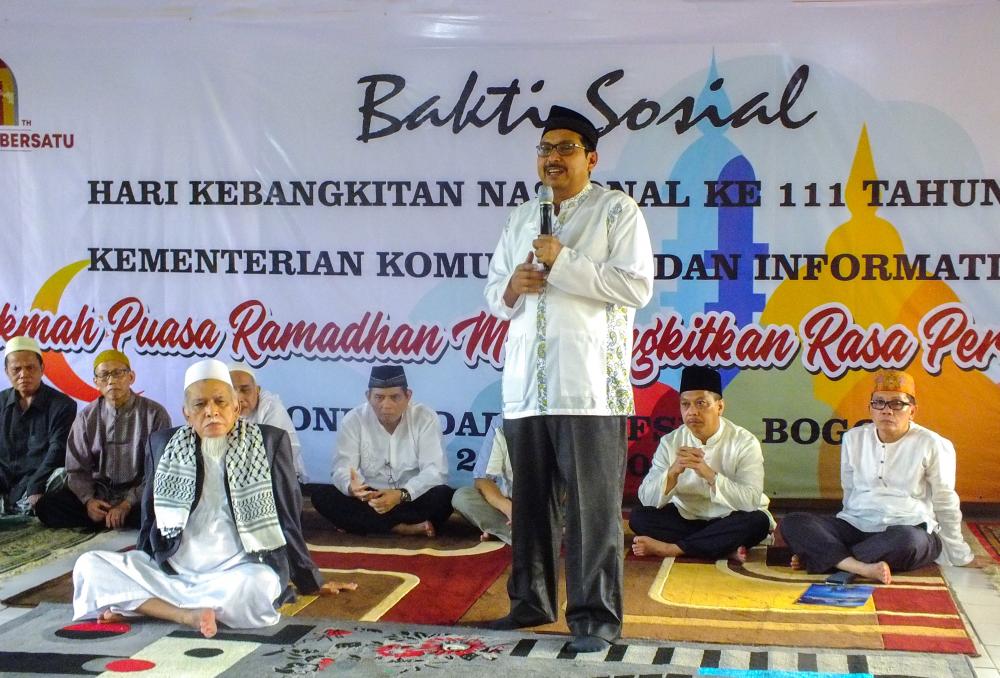 Ilustrasi: Dirjen SDPPI Ismail memberi motivasi pemanfaatan internet yang sehat kepada para santriwan dan santriwati di Pondok Pesantren Darut Tafsir, Bogor dalam rangkaian kegiatan Bakti Sosial memperingati Hari Kebangkitan Nasional yang ke-111 pada Selasa (21/5/2019).