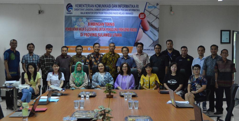 Ilustrasi: Foto Bersama peserta  bimbingan teknis pembuatan akun pengguna pada elektronik licensing (E-licensing) bagi pengguna frekuensi radio yang telah berizin tetapi belum berakun, Manado (8/8)