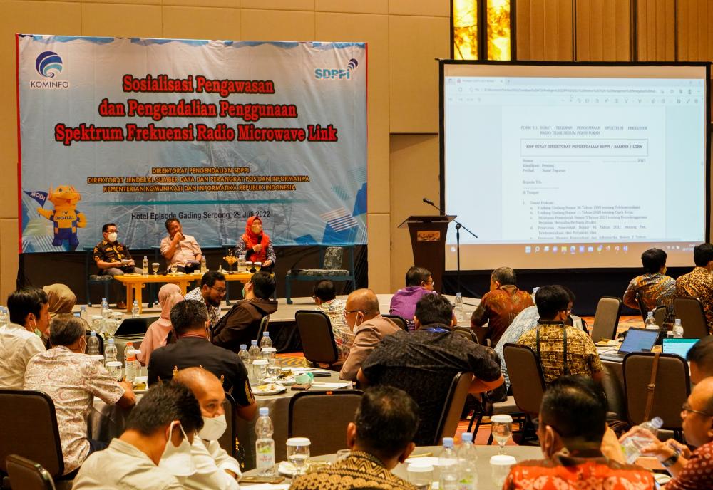 Suasana kegiatan sosialisasi Pengawasan dan Pengendalian Penggunaan Spektrum Frekuensi Radio Microwave Link, yang diselenggarakan di Hotel Episode, Tangerang Selatan, Jumat (29/7/2022). 