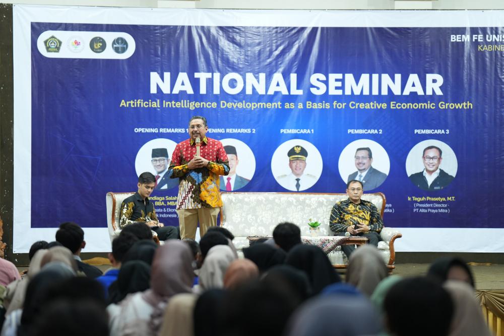 Dirjen SDPPI Ismail menjadi narasumber dalam kegiatan Seminar Nasional di Semarang, Rabu (18/10/2023).
